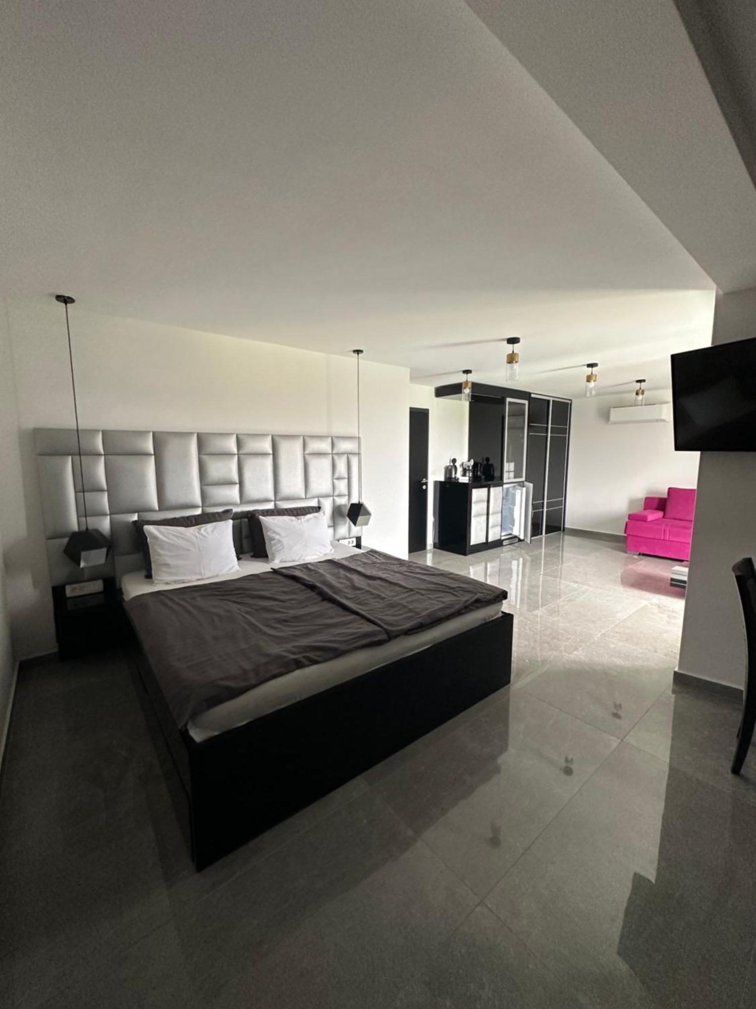 Boutique Residence Cosmopolis 1 บาร์บินเย ภายนอก รูปภาพ